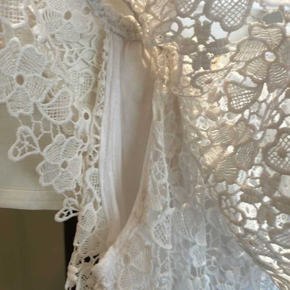 Elegant White Lace Off-Shoulder Dress - Picture 5 of 5